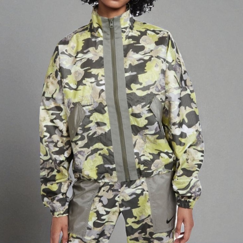 New! NIKE Floral Camouflage Jacket Cargo Khaki/Light Size XS